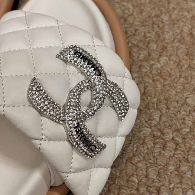 CHANEL 26S SLIDE SANDALS IN WHITE QUILTED CALFSKIN SILVER HARDWARE
