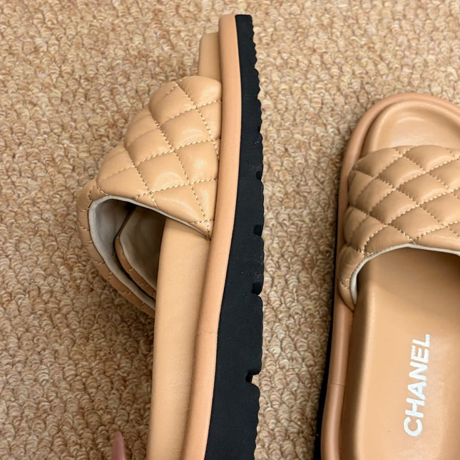 CHANEL 26S SLIDE SANDALS IN BEIGE QUILTED CALFSKIN SILVER HARDWARE