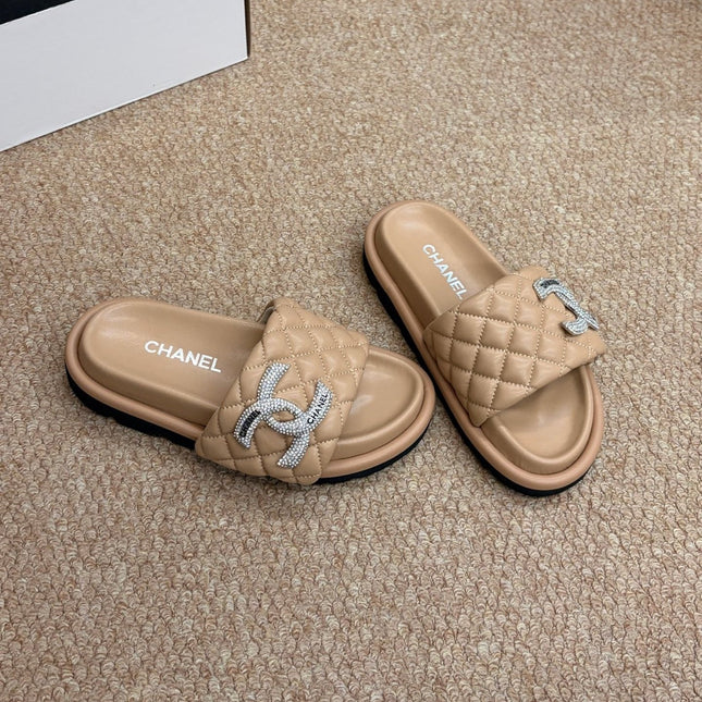 CHANEL 26S SLIDE SANDALS IN BEIGE QUILTED CALFSKIN SILVER HARDWARE