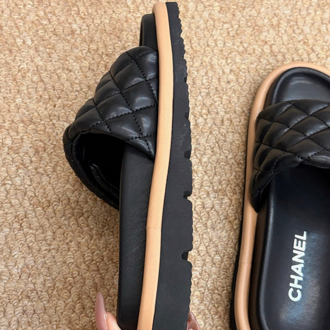 CHANEL 26S SLIDE SANDALS IN BLACK QUILTED CALFSKIN SILVER HARDWARE