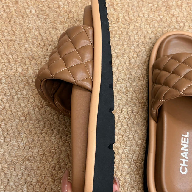 CHANEL 26S SLIDE SANDALS IN BROWN QUILTED CALFSKIN SILVER HARDWARE