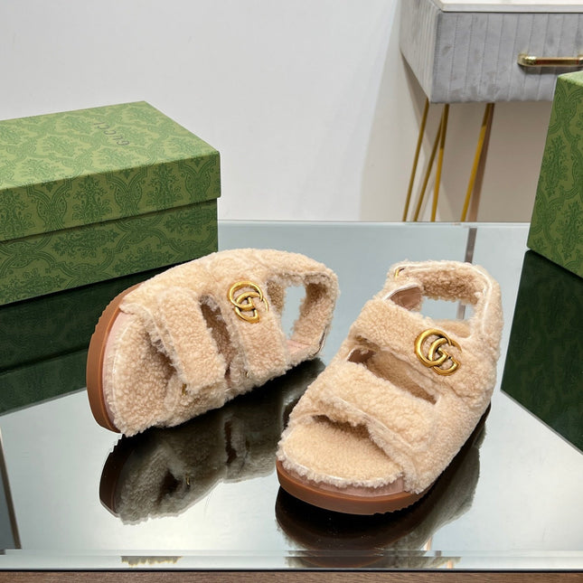 DAD SANDALS IN TAN BEIGE FLEECE WITH GOLD HARDWARE
