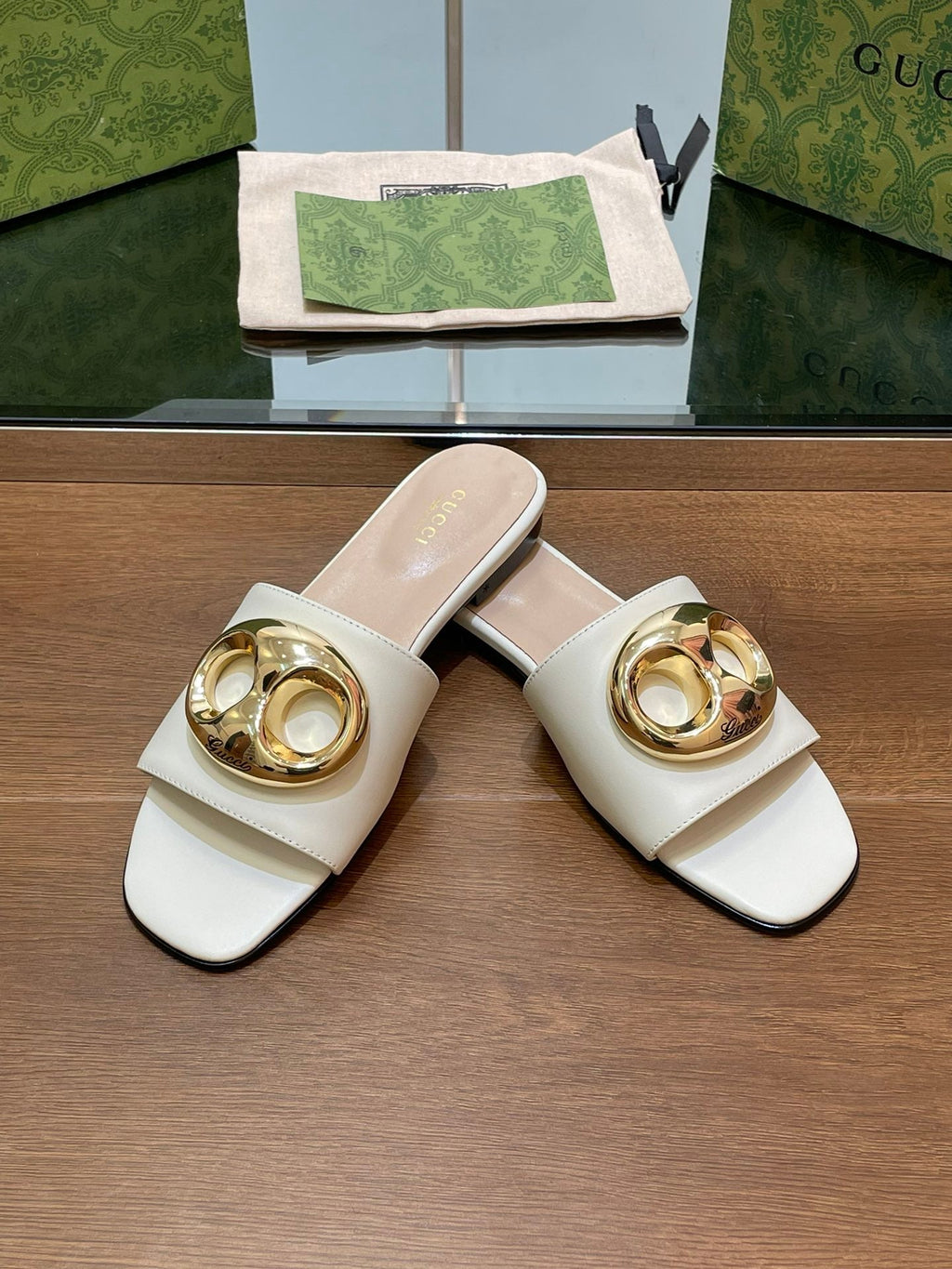 FLAT MULE IN WHITE CALFSKIN WITH GOLD HARDWARE