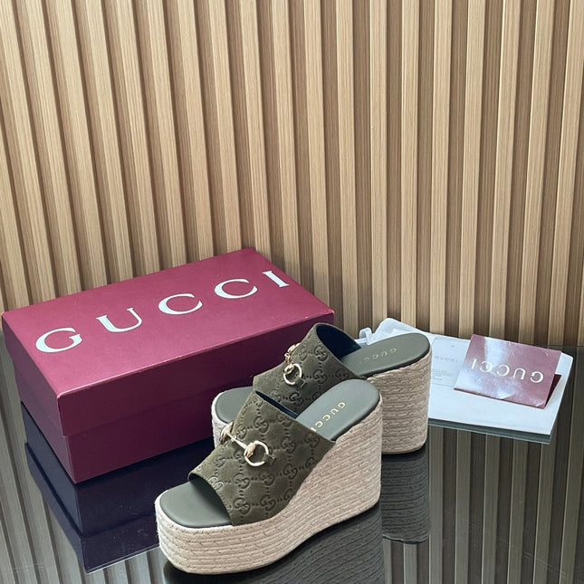 GUCCI 26S WEDGE SANDALS 110 MM IN OLIVE GREEN SUEDE GG MONOGRAM