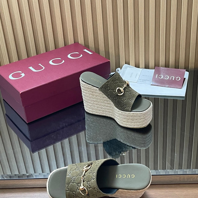GUCCI 26S WEDGE SANDALS 110 MM IN OLIVE GREEN SUEDE GG MONOGRAM