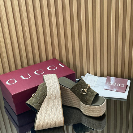 GUCCI 26S WEDGE SANDALS 110 MM IN OLIVE GREEN SUEDE GG MONOGRAM