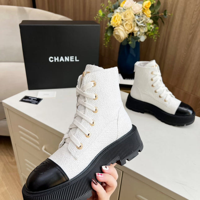 SHORT BOOTS IN WHITE TWEED AND BLACK CALFSKIN
