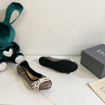 DIOR 26S BOW BALLET FLATS IN TAUPE METALLIC CALFSKIN