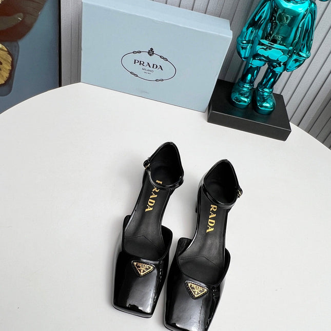 PRADA 26S ANKLE STRAP PUMPS 40MM IN BLACK PATENT CALFSKIN TRIANGLE LOGO