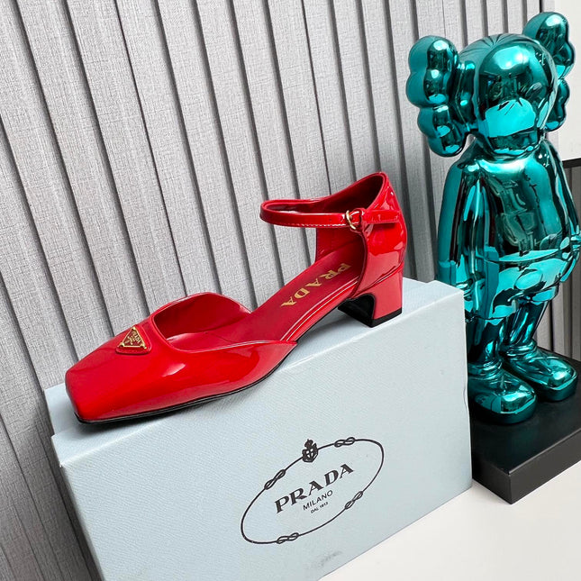 PRADA 26S ANKLE STRAP PUMPS 40MM IN RED PATENT CALFSKIN TRIANGLE LOGO