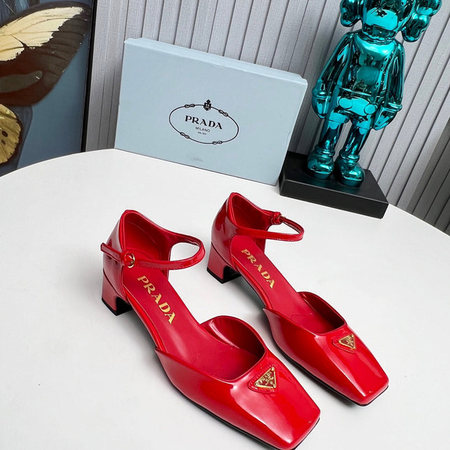 PRADA 26S ANKLE STRAP PUMPS 40MM IN RED PATENT CALFSKIN TRIANGLE LOGO