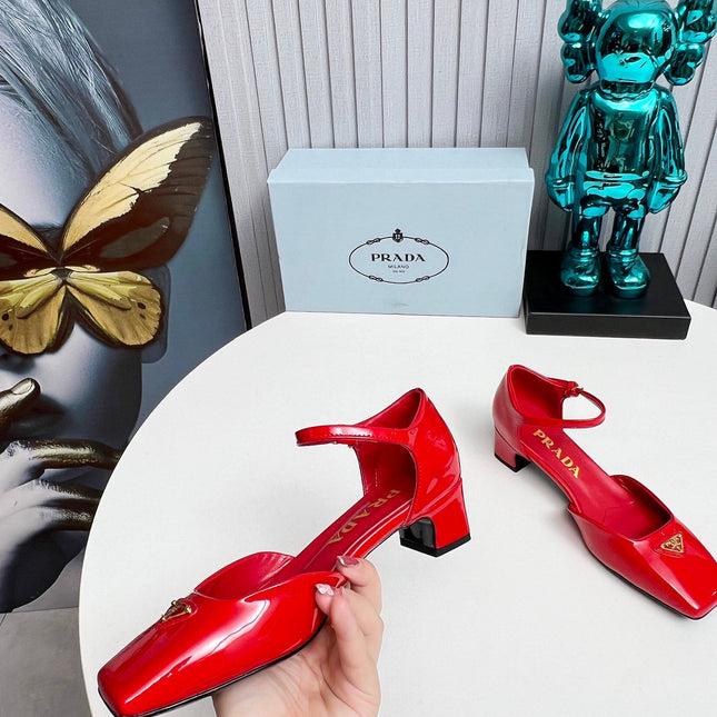PRADA 26S ANKLE STRAP PUMPS 40MM IN RED PATENT CALFSKIN TRIANGLE LOGO