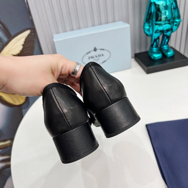 PRADA 26S ROUND TOE PUMPS BLOCK HEEL 40MM IN BLACK CALFSKIN WITH BOW