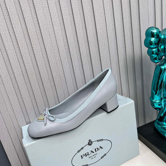 PRADA 26S ROUND TOE PUMPS BLOCK HEEL 40MM IN LIGHT BLUE CALFSKIN WITH BOW