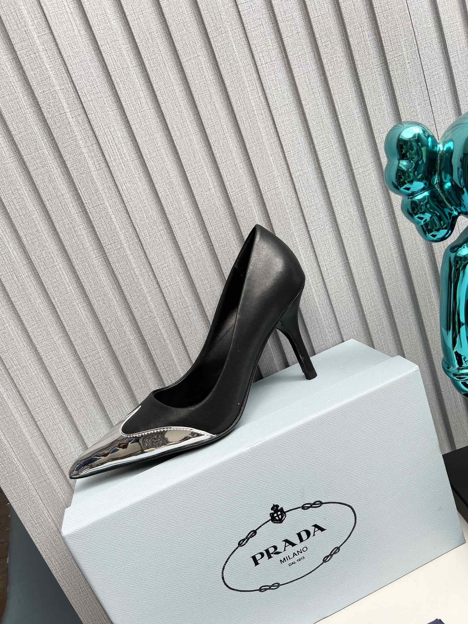 HIGH POINTED-TOE PUMPS IN SILVER MIX BLACK CALFSKIN