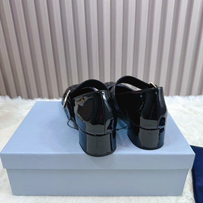 PRADA 26S ROUND TOE MARY JANE 40MM IN BLACK PATENT CALFSKIN WITH STUD DETAIL