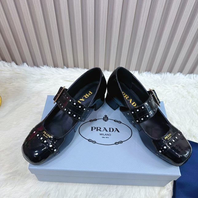 PRADA 26S ROUND TOE MARY JANE 40MM IN BLACK PATENT CALFSKIN WITH STUD DETAIL
