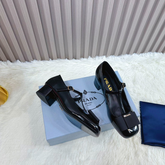 PRADA 26S T-STRAP MARY JANE PUMPS 40MM IN BLACK PATENT CALFSKIN WITH BOW
