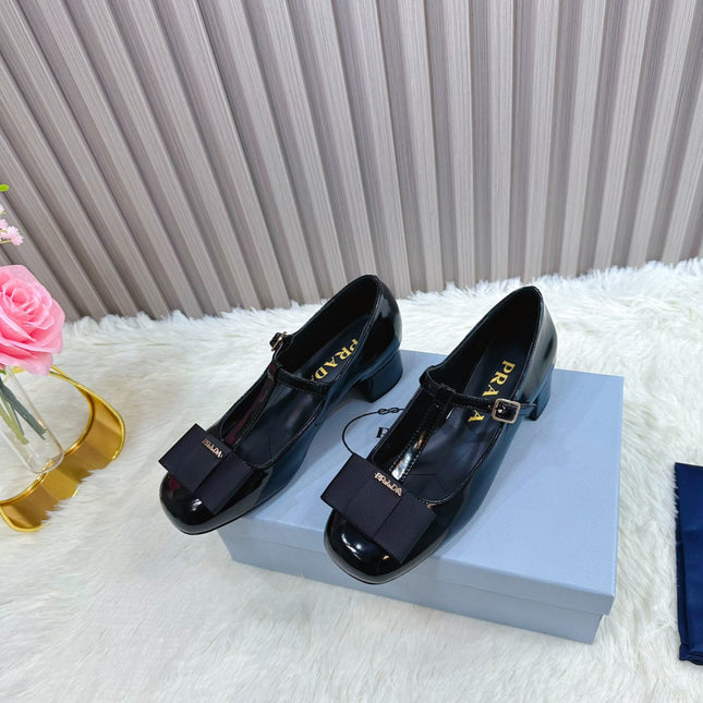 PRADA 26S T-STRAP MARY JANE PUMPS 40MM IN BLACK PATENT CALFSKIN WITH BOW