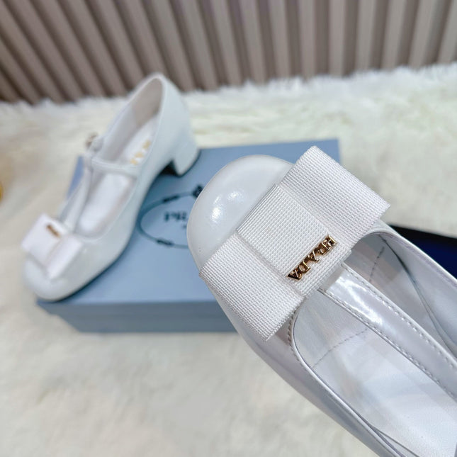 PRADA 26S T-STRAP MARY JANE PUMPS 40MM IN LIGHT BLUE PATENT CALFSKIN WITH BOW