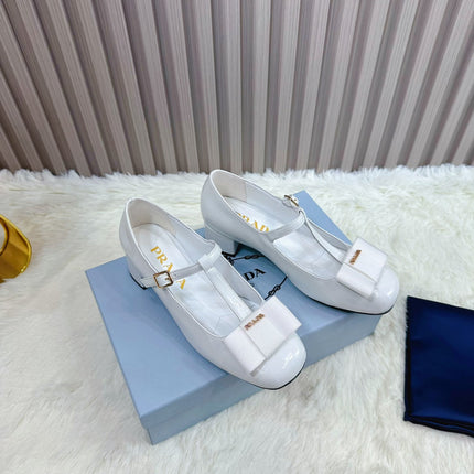 PRADA 26S T-STRAP MARY JANE PUMPS 40MM IN LIGHT BLUE PATENT CALFSKIN WITH BOW