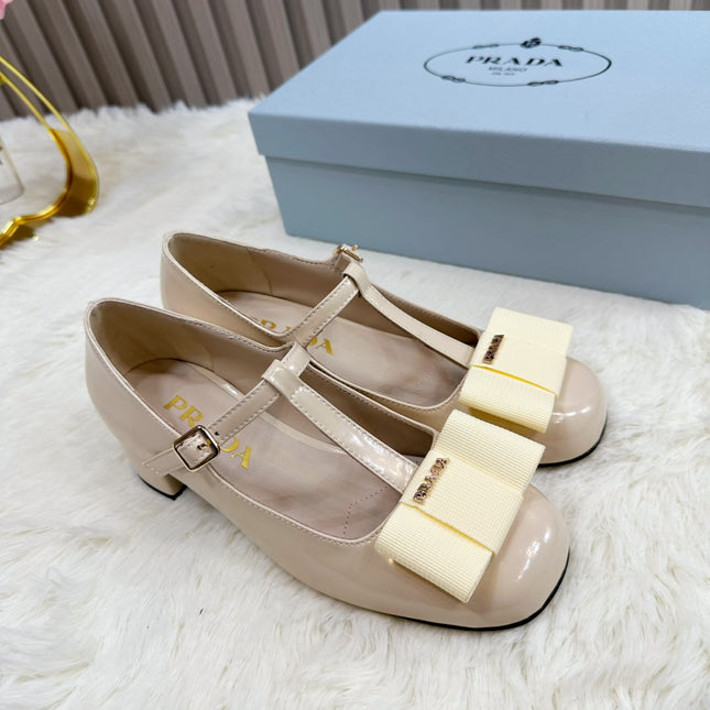 PRADA 26S T-STRAP MARY JANE PUMPS 40MM IN BEIGE PATENT CALFSKIN WITH BOW