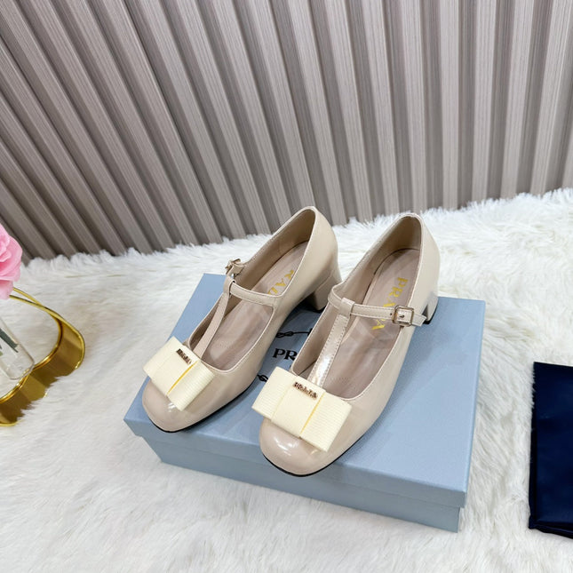 PRADA 26S T-STRAP MARY JANE PUMPS 40MM IN BEIGE PATENT CALFSKIN WITH BOW
