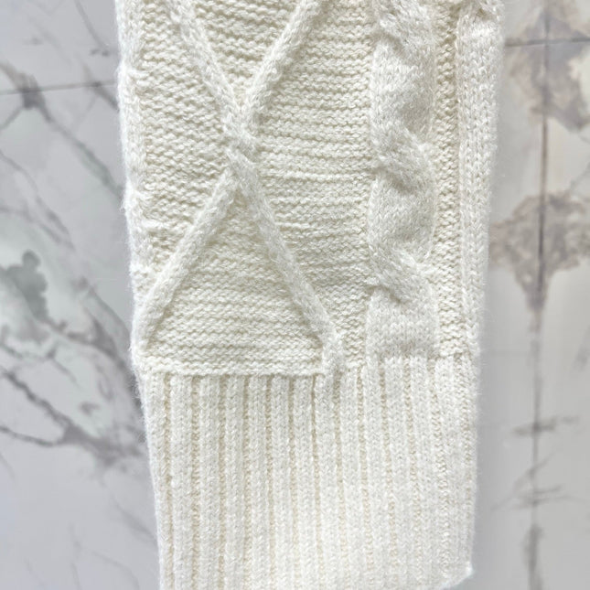 CHANEL 26S LONG-SLEEVE CREWNECK SWEATER 667