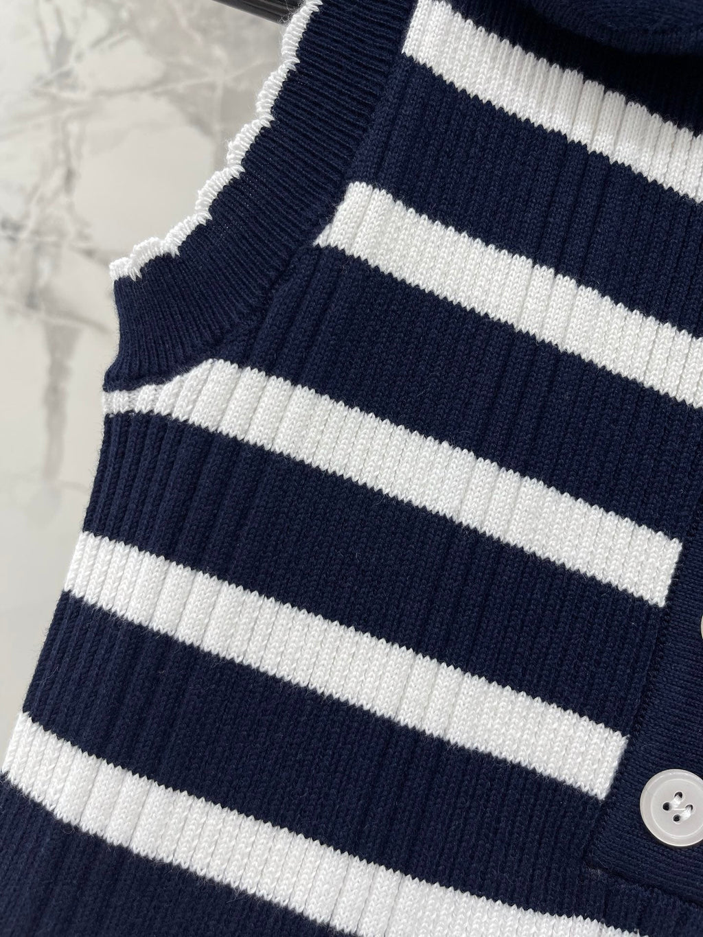 THOM 26S SLEEVELESS POLO KNIT TOP STYLE 255