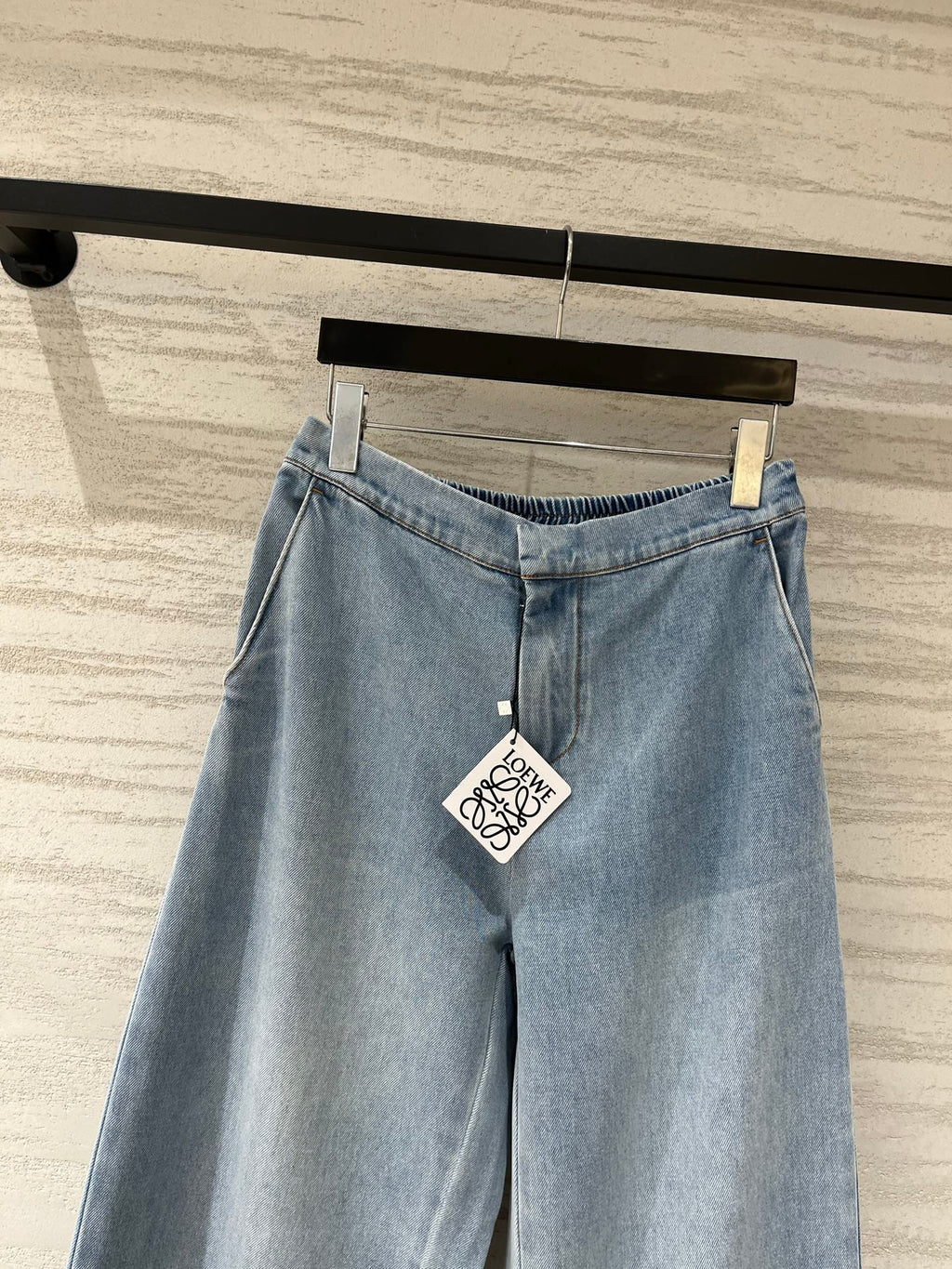 LOEWE 26S WIDE-LEG CROPPED JEANS 588