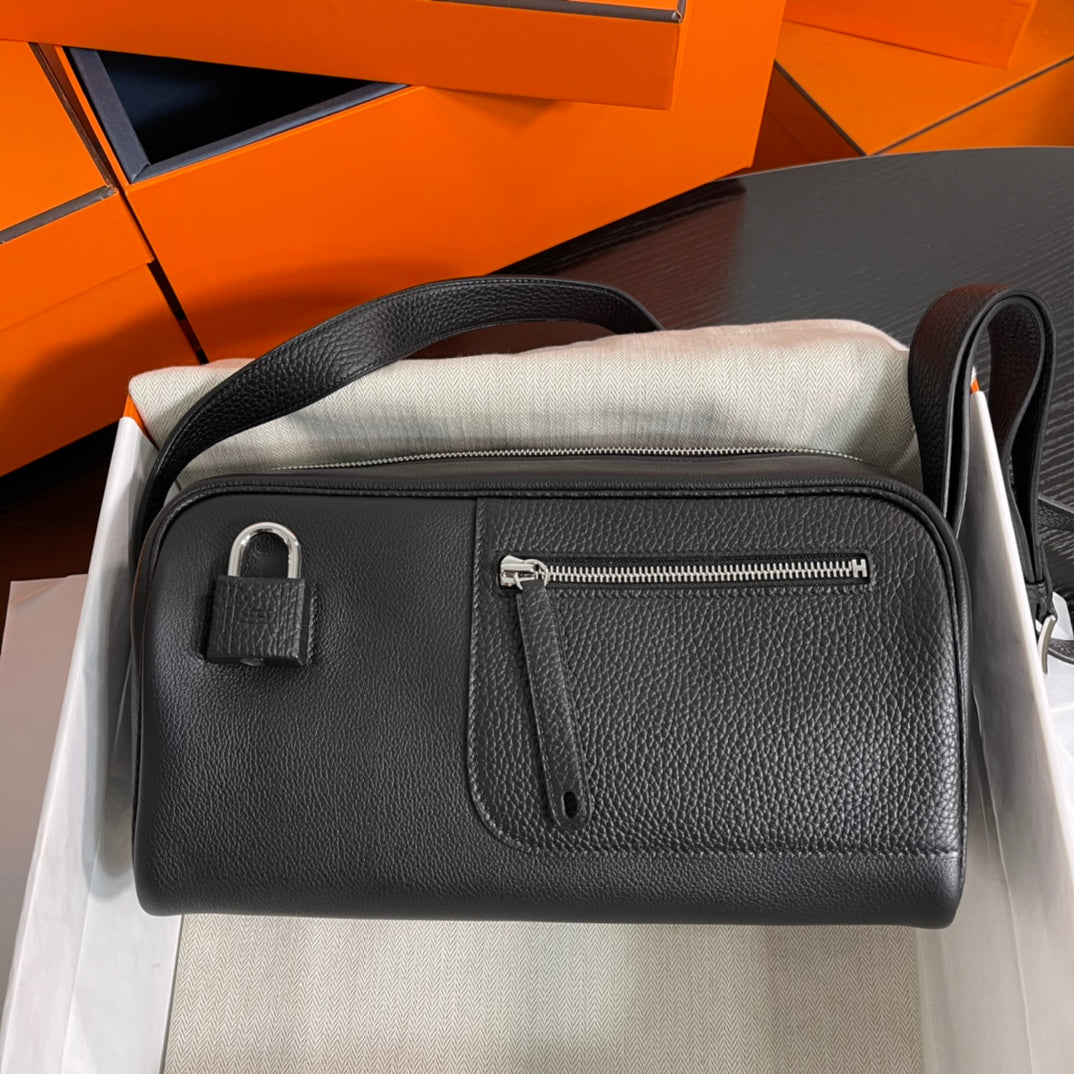 BOSTON NOUVEAU ON BOBY 29 SHOULDER BAG IN BLACK CALFSKIN