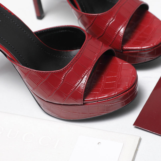 GUCCI 26S HEELED SLIDE SANDALS 120MM IN DARK RED CROCODILE EMBOSSED PATENT CALFSKIN
