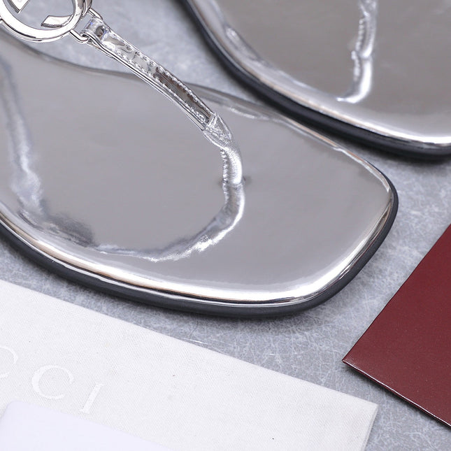 GUCCI 26S INTERLOCKING G THONG SANDALS IN SILVER CALFSKIN