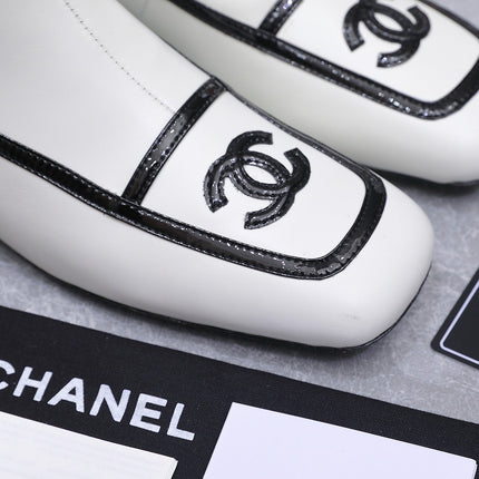 CHANEL 26S ANKLE BOOTS IN WHITE CALFSKIN WITH BLACK PATENT LEATHER TRIM AND CC LOGO ON TOE CAP