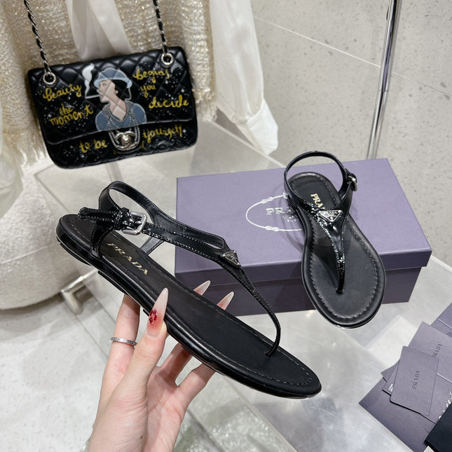 PRA PATENT LEATHER THONG SANDALS BLACK