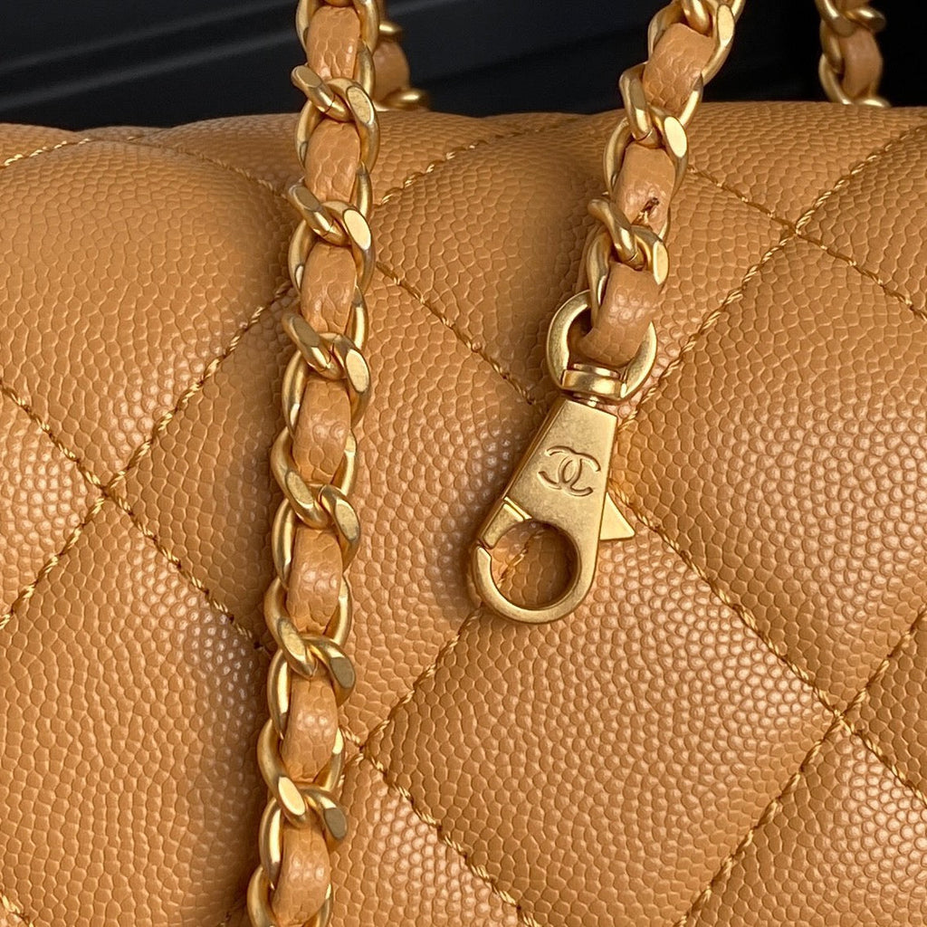 RETRO STYLE FLAP BAG 19 IN RAW SIENNE GRAINED CALFSKIN GOLD HARDWARE