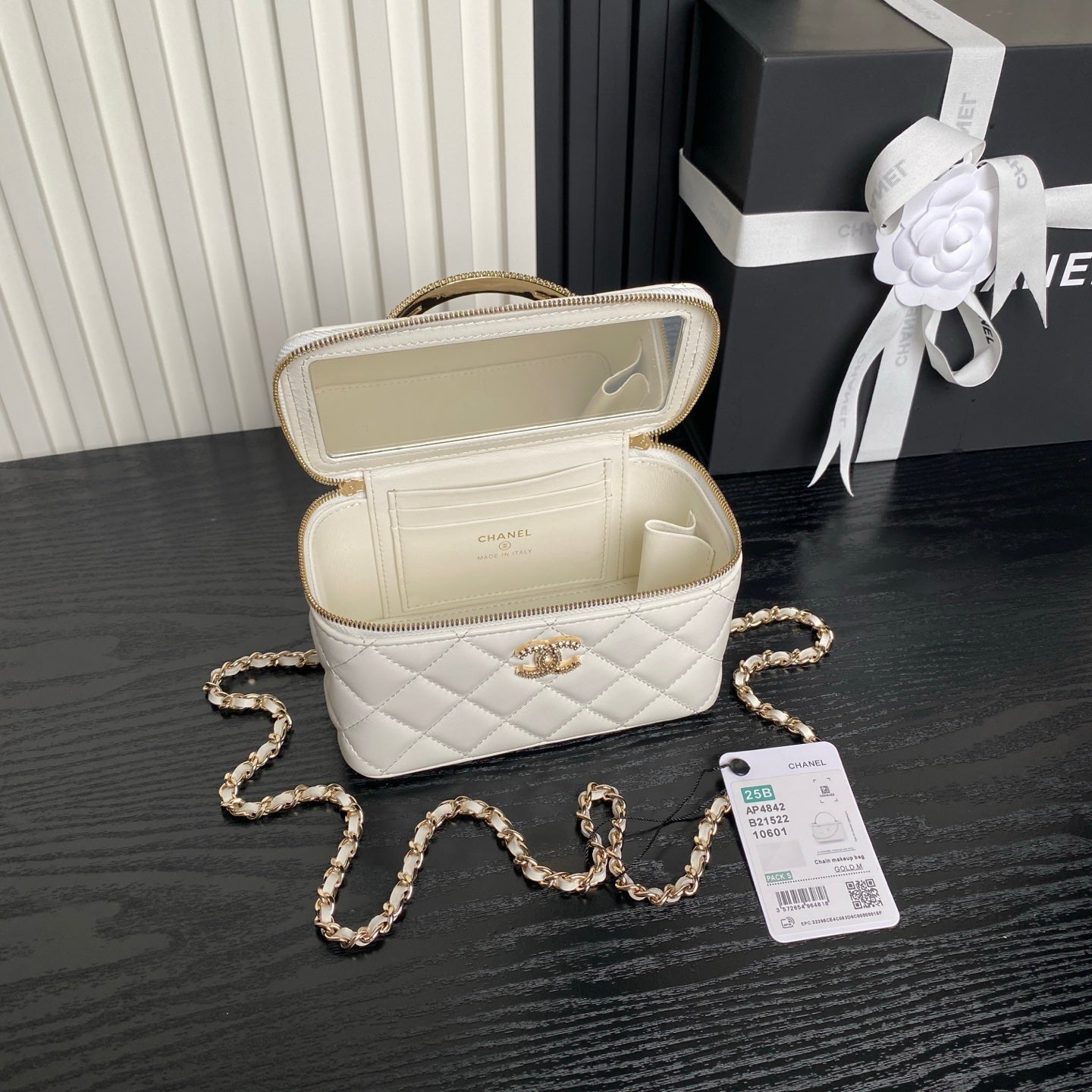 CHANEL 25S VANITY CASE 17 IN IVORY LAMBSKIN GOLD HARDWARE