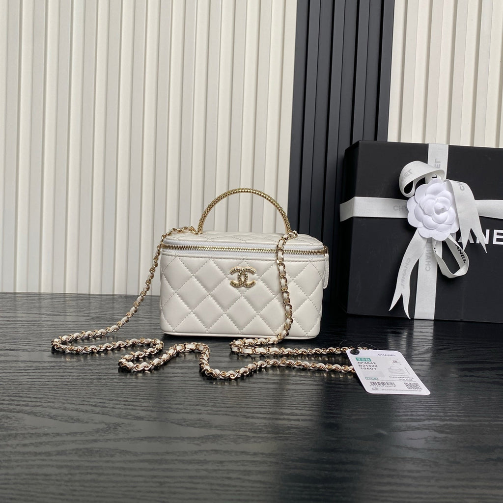 CHANEL 25S VANITY CASE 17 IN IVORY LAMBSKIN GOLD HARDWARE