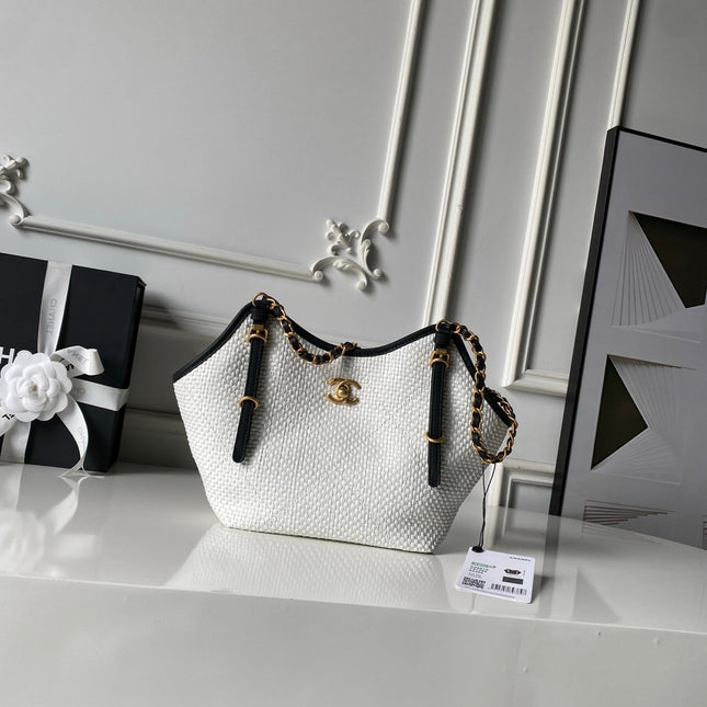 CHANEL 26S MAXI SHOPPING BAG 28 IN WHITE RAFFIA AND BLACK CALFKIN GOLD HARDWARE