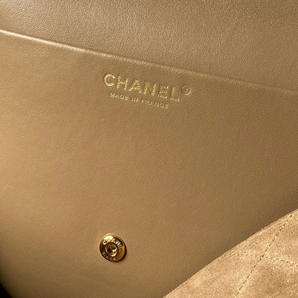 CHANEL 26S CLASSIC FLAP MEDIUM 39 IN LIGHT BROWN QUILTED SUEDE AND CALFSKIN GOLD HARDWARE
