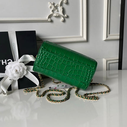 CHANEL 26S MINI TIMELESS CLASSIC BARREL BAG 19 IN GREEN CROCODILE-EMBOSSED PATENT CALFSKIN GOLD HARDWARE