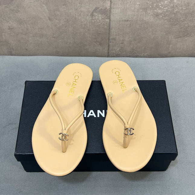 CHANEL 26S FLIP FLOPS IN BEIGE CALFSKIN CC LOGO