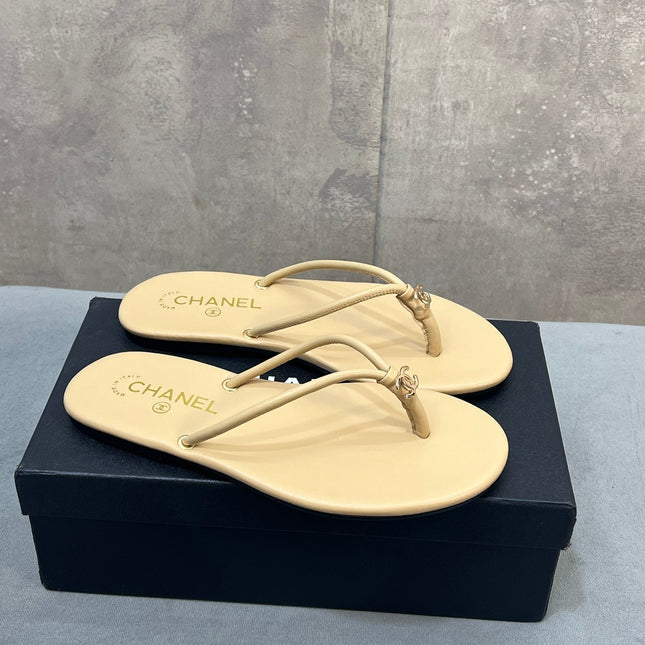CHANEL 26S FLIP FLOPS IN BEIGE CALFSKIN CC LOGO