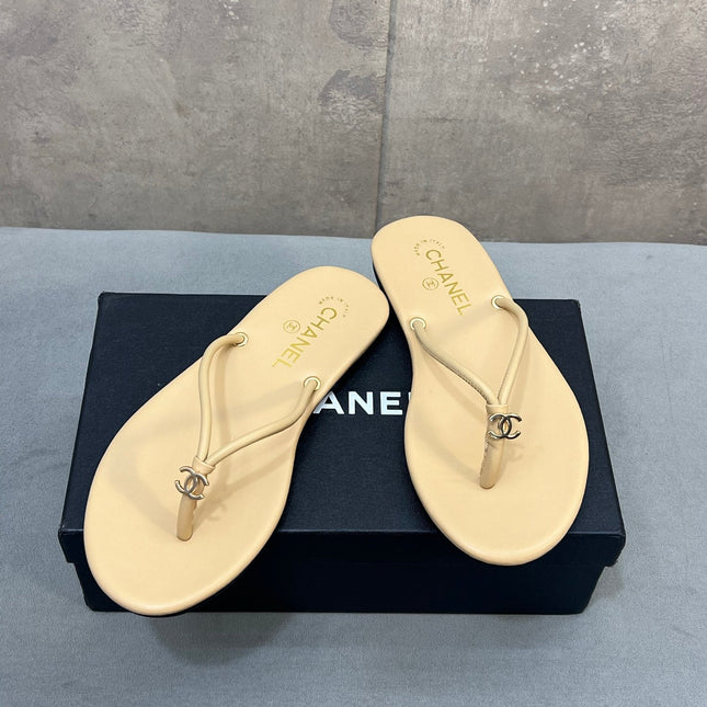 CHANEL 26S FLIP FLOPS IN BEIGE CALFSKIN CC LOGO
