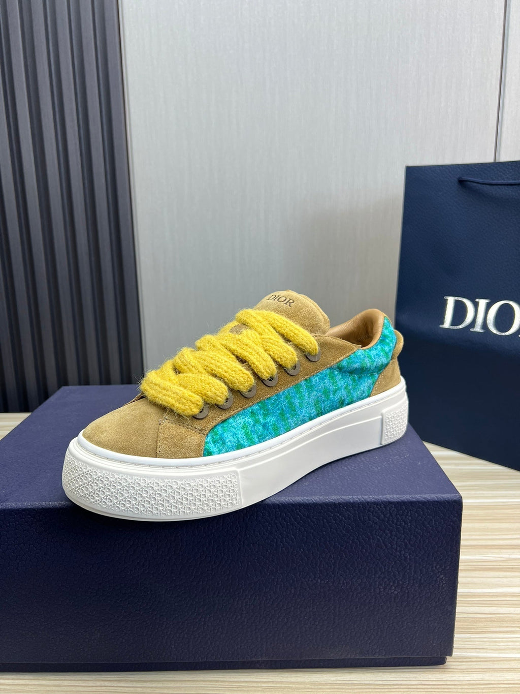 CD B33 SNEAKER FLAX SUEDE AND FABRIC