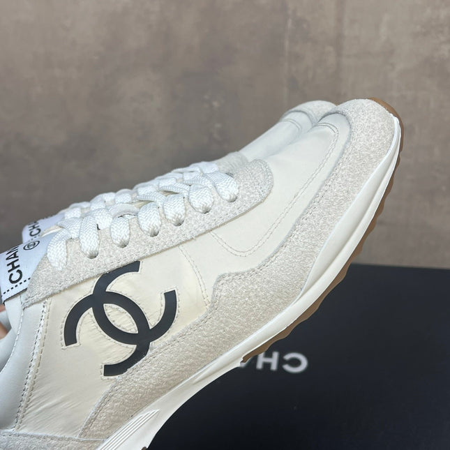 CHANEL 26S RUNNING SNEAKERS IN WHITE AND LIGHT GREY MATERIAL CC LOGO