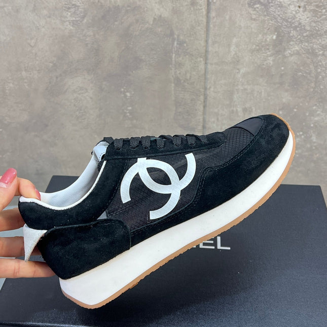 CHANEL 26S RUNNING SNEAKERS IN BLACK SUEDE AND MESH CC LOGO