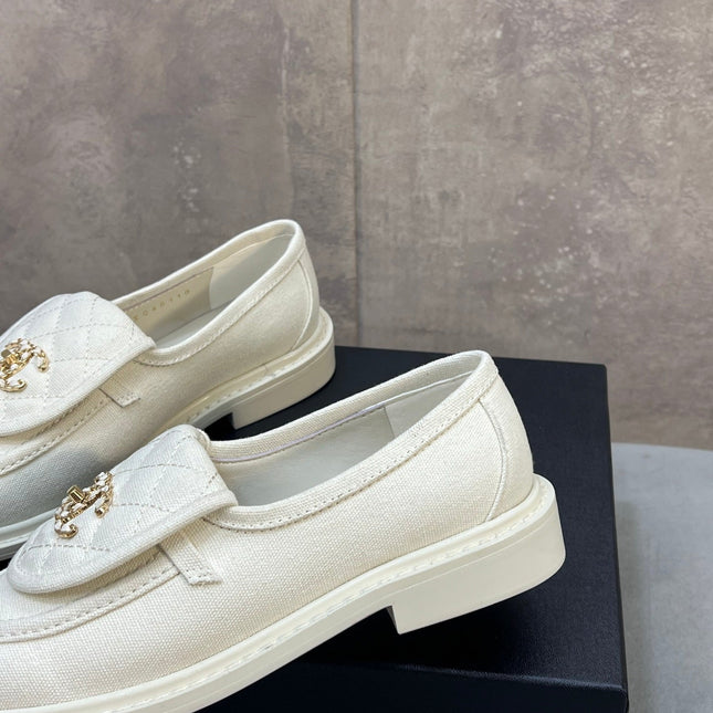 CHANEL 26S LOAFERS IN WHITE CANVAS WITH QUILTED FLAP & CHAIN CC LOGO