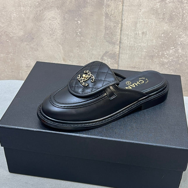 CHANEL 26S MULE LOAFERS IN BLACK QUILTED CALFSKIN WITH CC LOGO