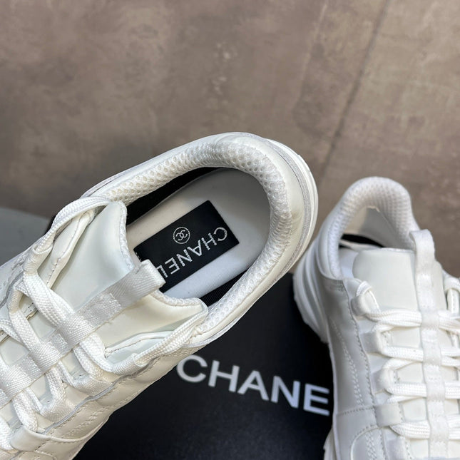 CHANEL 26S RUNNER CC LOGO SNEAKERS IN WHITE CALFSKIN